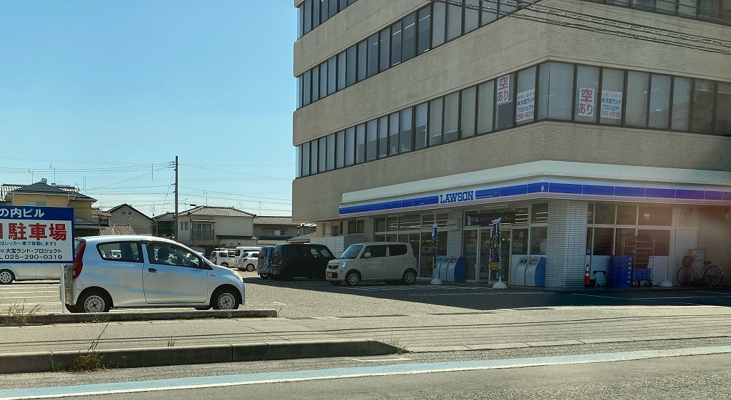 コンビニ　ローソン新潟堀ノ内店（コンビニ）まで477m