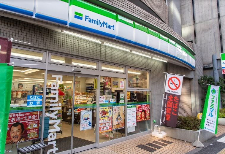 コンビニ　ファミリーマート板橋駅桜通り店（コンビニ）まで309m
