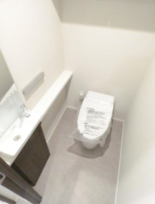 トイレ　別号室の参考写真です。