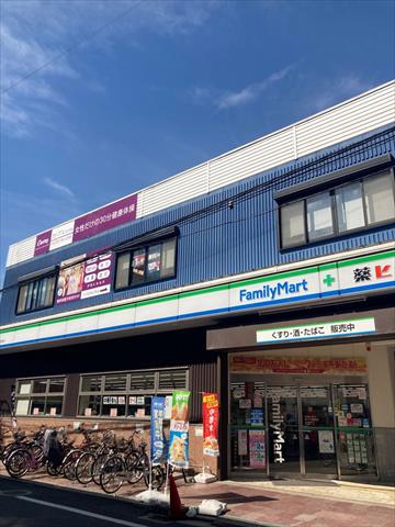コンビニ　ファミリーマート（コンビニ）まで809m