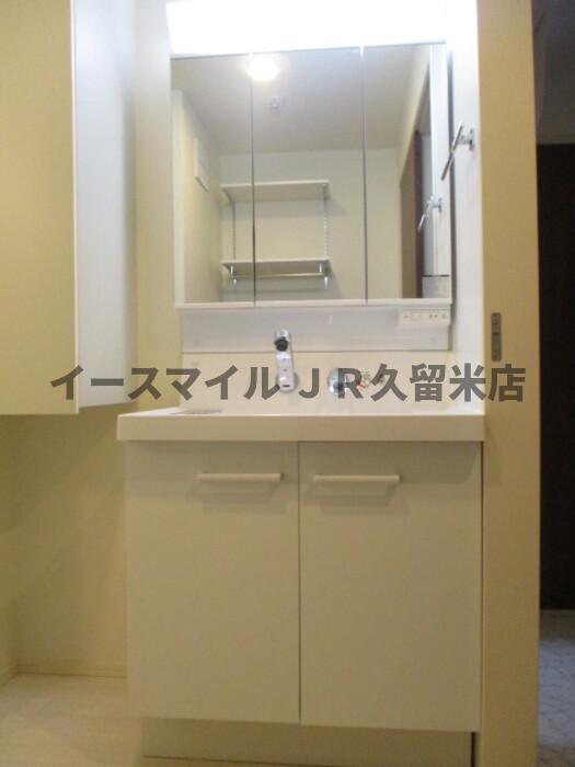 洗面設備　独立洗面台で身支度をすべて済ませてしまいましょう