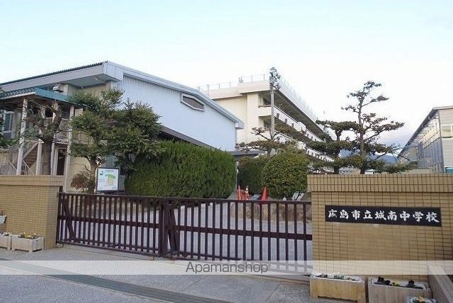 中学校　城南中学校（中学校）まで1800m