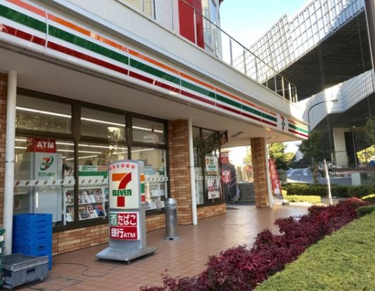 コンビニ　セブンイレブン江東枝川店（コンビニ）まで277m