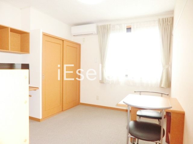 居室・リビング　家具家電付きのお部屋です