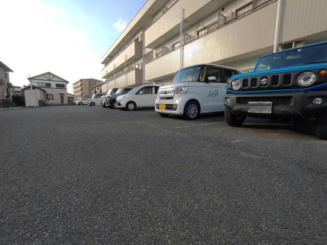 駐車場　駐車場