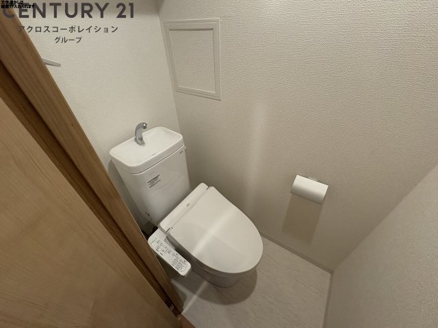 トイレ　温水洗浄便座付きのトイレです♪