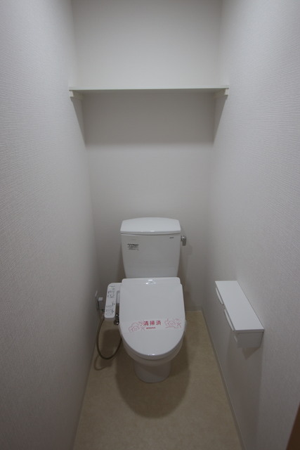 トイレ　※別室参考写真　清潔感のあるトイレです。