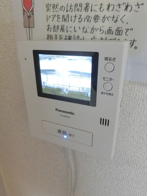セキュリティ　来訪者も確認できるモニターホン完備です。