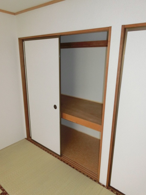 収納　奥行きもしっかりの収納は重宝しますよね。