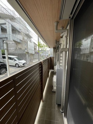 バルコニー　バルコニーは南西向きなので、お洗濯物はお昼からでも乾きそう♪