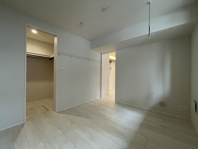 その他部屋・スペース　南西向き洋室6.5帖☆ウォークインクローゼットがあります♪お