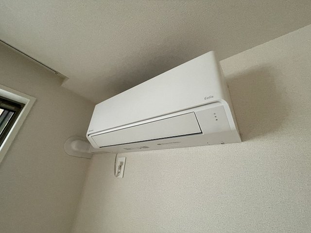 その他設備　全室に暑い夏や寒い冬に大活躍のエアコン付きです☆冷暖房完備で