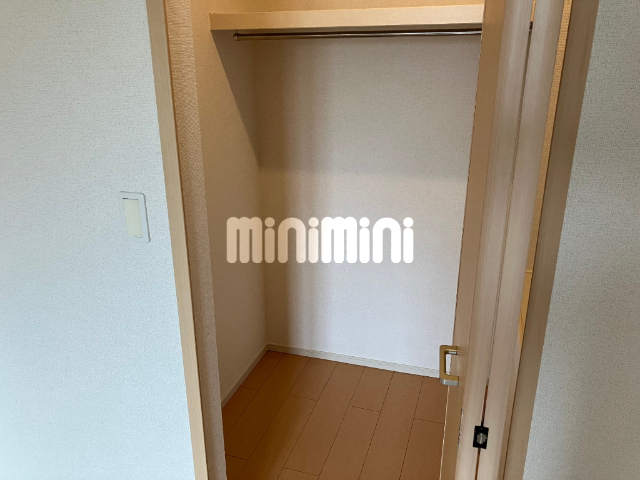 収納　明るいお部屋です