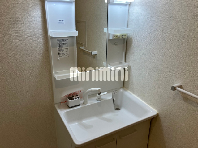 洗面設備　エアコン完備のお部屋です