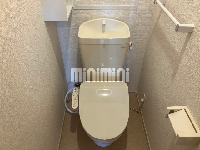 トイレ　温水洗浄便座完備です