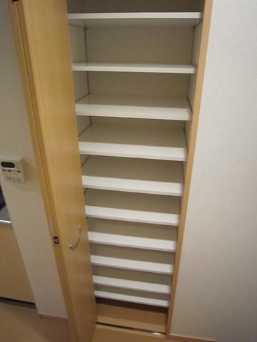 収納　☆タップリ入るシューズBOX☆