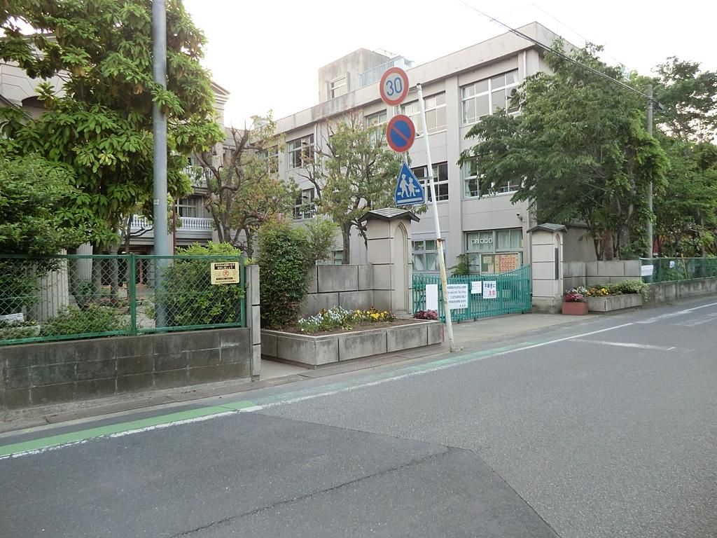 小学校　越谷市立大袋小学校（小学校）まで1230m