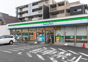 コンビニ　ファミリーマート（コンビニ）まで300m