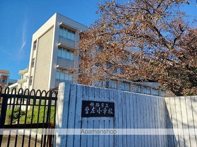 小学校　曽左小学校（小学校）まで1000m
