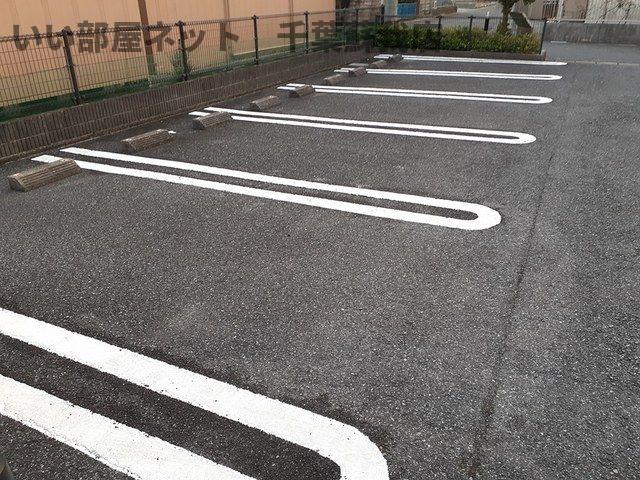 駐車場　駐車場に車を止められます
