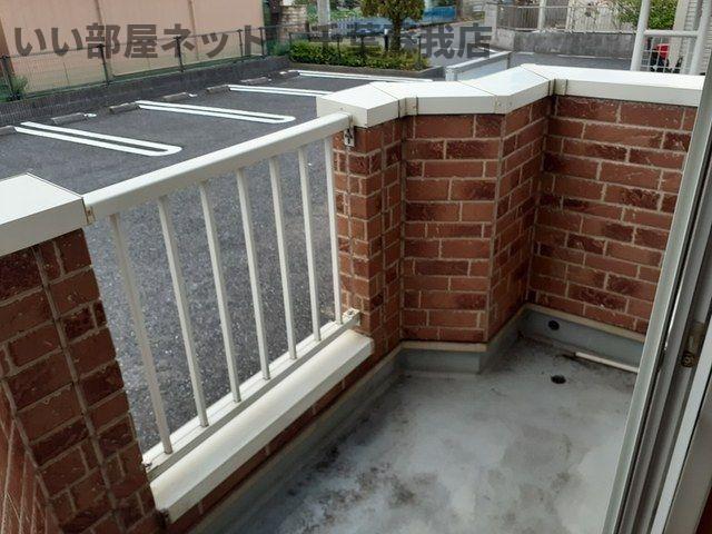 バルコニー　暖かな日差しのふりそそぐバルコニー