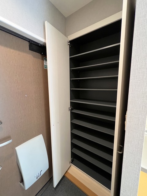 玄関　★※別号室の写真です　シューズＢＯＸ★