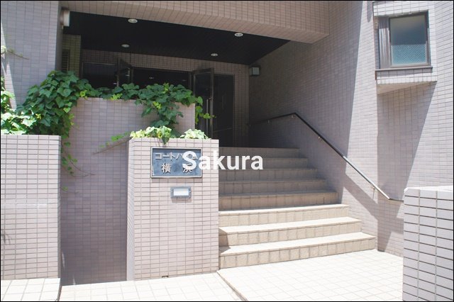 エントランス　お洒落な建物デザイン♪