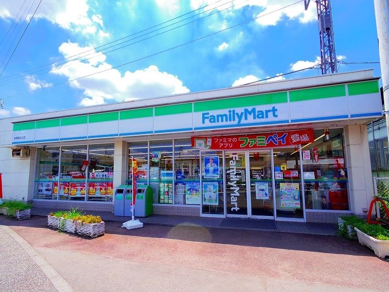 コンビニ　ファミリーマート 秋津駅北口店（コンビニ）まで832m