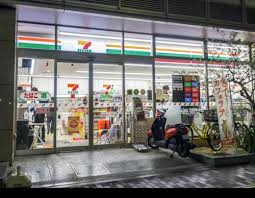 コンビニ　セブンイレブン築地日刊スポーツ本社店（コンビニ）まで110m