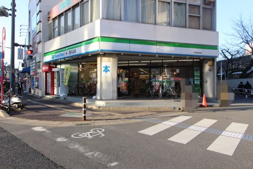 コンビニ　ファミリーマート×多田屋（コンビニ）まで564m