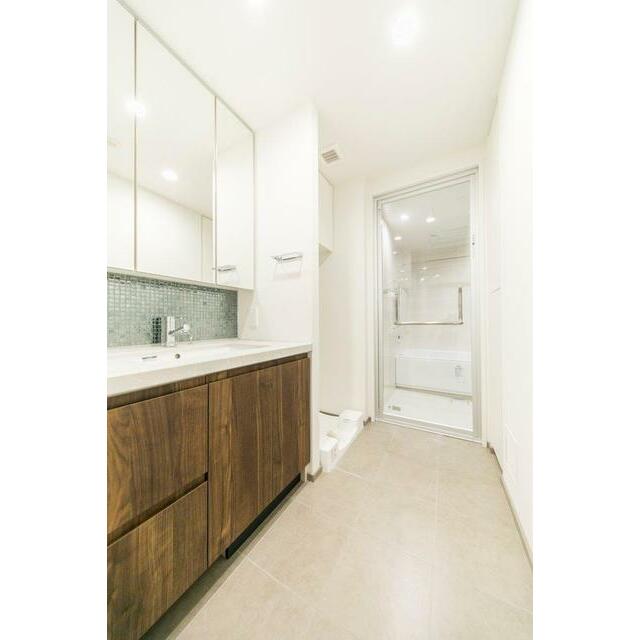 洗面設備　※写真は同タイプ住戸です。
