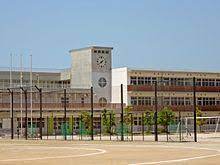小学校　照葉小中学校（小学校）まで603m