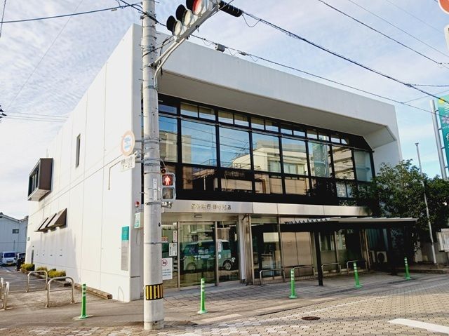 銀行　伊予銀行郡中支店様（銀行）まで700m