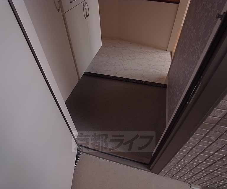 玄関　段差の低い玄関です。