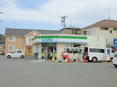 コンビニ　ファミリーマート静岡竜南通り店（コンビニ）まで382m