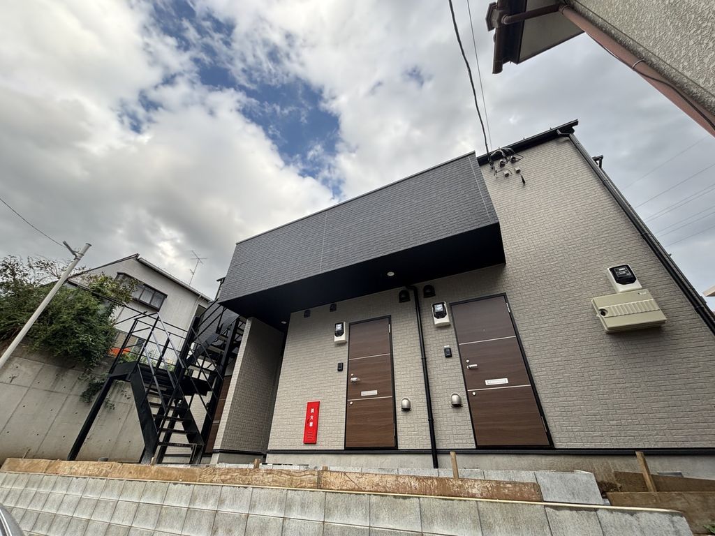 八千代市上高野共同住宅の外観写真