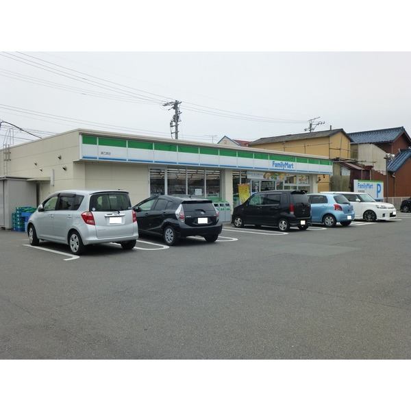 コンビニ　ファミリーマート津乙部店（コンビニ）まで449m