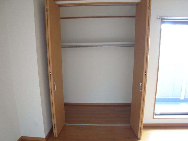 収納　クロゼット広いです。上段も収納たくさん