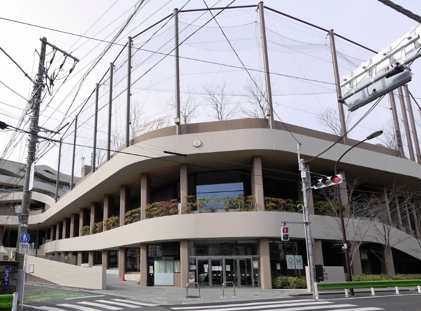 小学校　白金の丘学園（小学校）まで696m