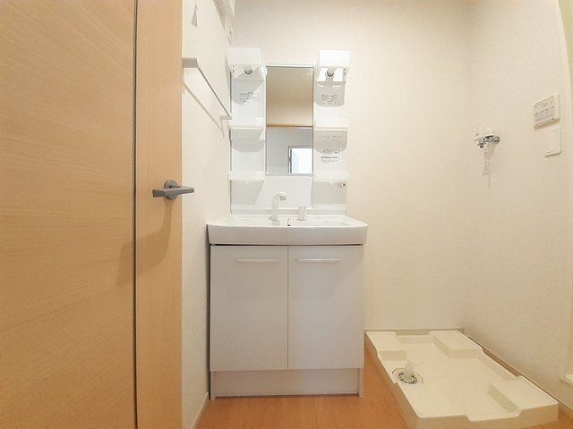 洗面設備　コンパクトで使いやすい洗面所