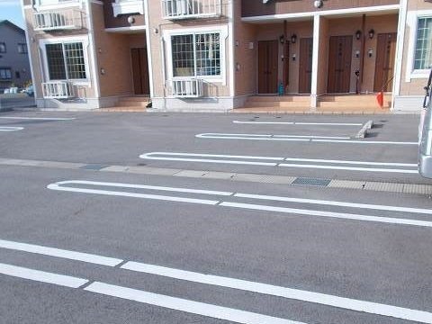 駐車場　車をお持ちの方に嬉しい駐車場付きの物件です