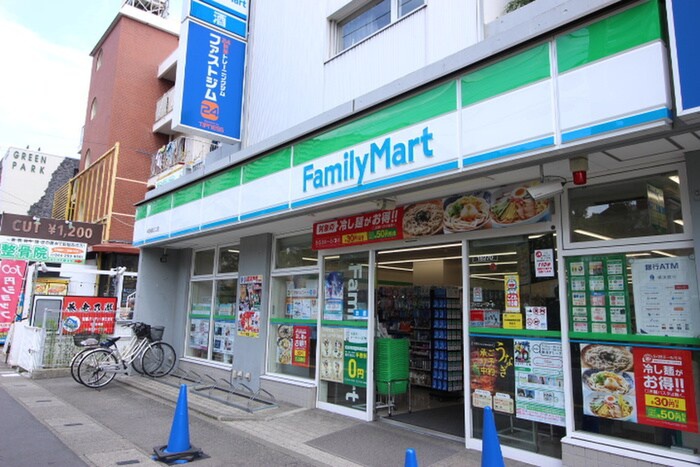 コンビニ　ファミリーマート（コンビニ）まで181m