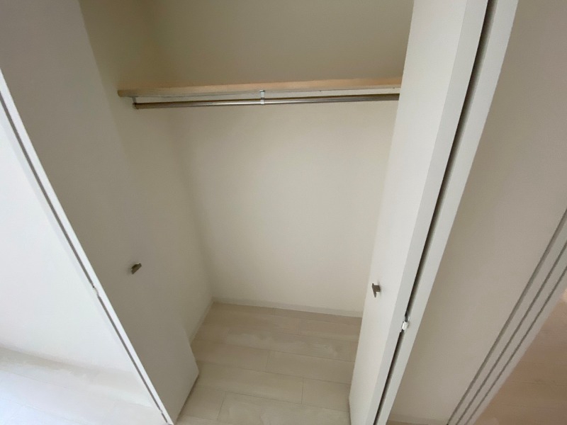 収納　寝室の収納です。部屋がすっきり片付きます。