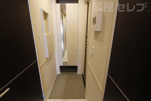玄関　２０２号室撮影。