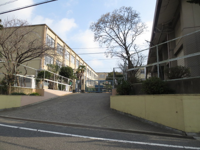 小学校　大塚小学校（小学校）まで650m