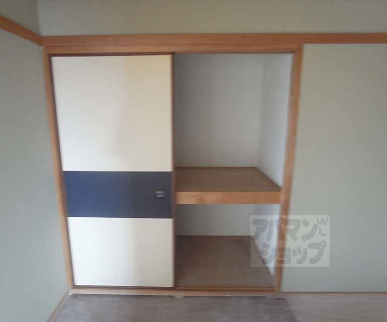 収納　押入