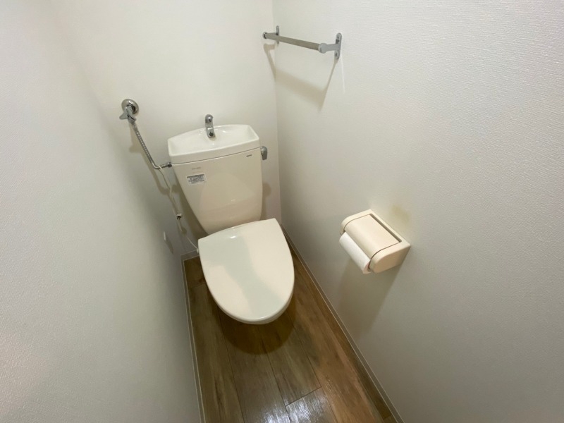 トイレ　ウォシュレット機能がついたトイレ。安心して使用できますね。