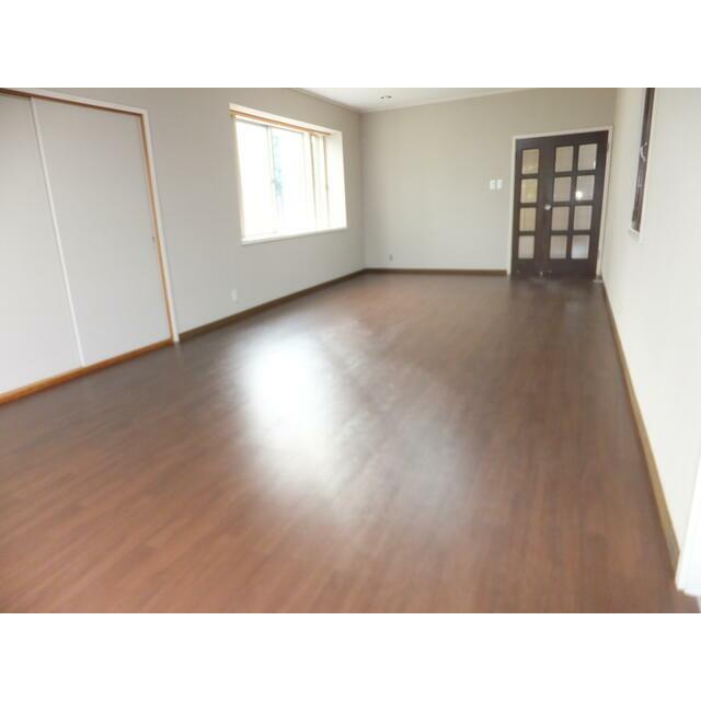 その他部屋・スペース　床ＤＦ貼替えいたしました！エアコン付き２０帖ＬＤＫ