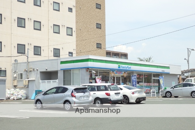 コンビニ　ファミリーマート（コンビニ）まで578m