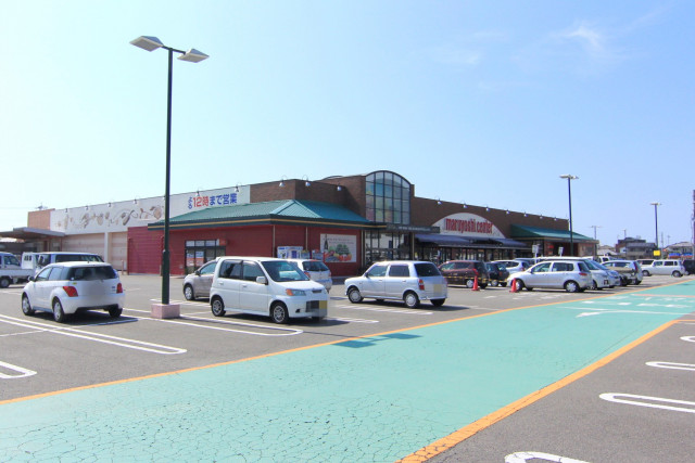 スーパー　マルヨシセンター伊予店（スーパー）まで613m